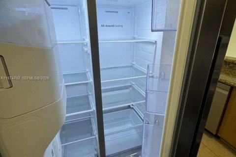 Townhouse in Dania Beach, Florida 2 bedrooms, 119.29 sq.m. № 2040932 - photo 25