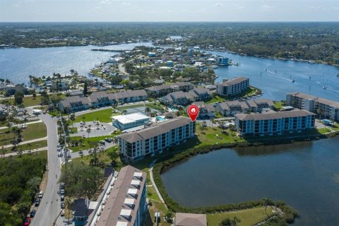 Condominio en venta en Port Richey, Florida, 2 dormitorios, 146.6 m2 № 2147771 - foto 6
