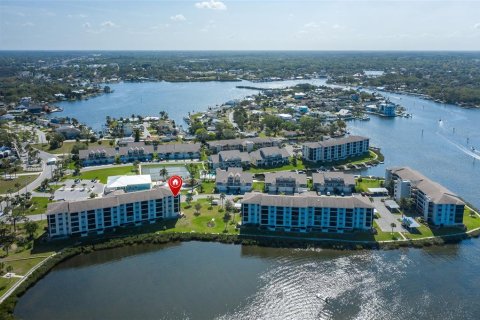 Condominio en venta en Port Richey, Florida, 2 dormitorios, 146.6 m2 № 2147771 - foto 7