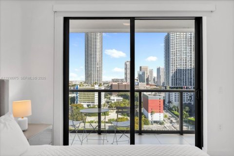 Condo in Miami, Florida, 1 bedroom  № 2053014 - photo 13