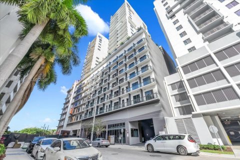 Condo in Miami, Florida, 1 bedroom  № 2053014 - photo 29