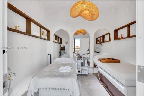 Condo in Miami, Florida, 1 bedroom  № 2053014 - photo 22