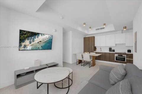 Condo in Miami, Florida, 1 bedroom  № 2053014 - photo 3