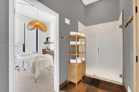 Condo in Miami, Florida, 1 bedroom  № 2053014 - photo 23