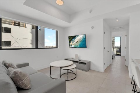 Condo in Miami, Florida, 1 bedroom  № 2053014 - photo 5