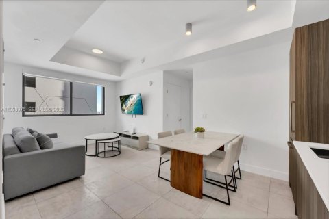 Condo in Miami, Florida, 1 bedroom  № 2053014 - photo 6