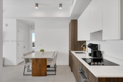 Condo in Miami, Florida, 1 bedroom  № 2053014 - photo 7