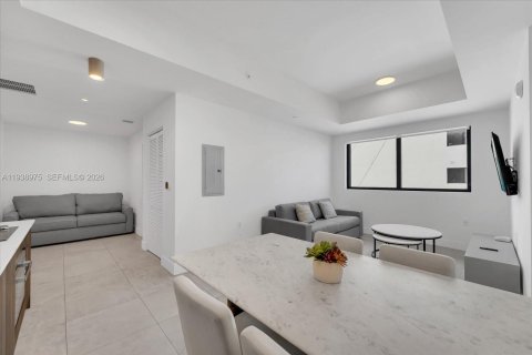 Condo in Miami, Florida, 1 bedroom  № 2053014 - photo 8