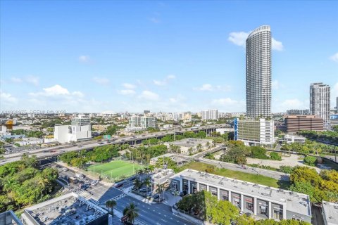 Condo in Miami, Florida, 1 bedroom  № 2053014 - photo 17