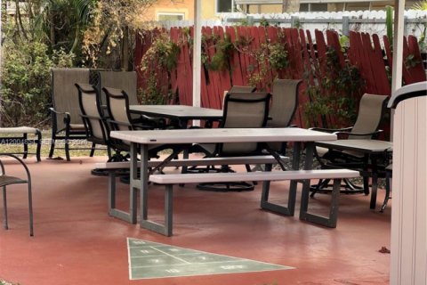 Villa ou maison à vendre à Miami Gardens, Floride: 3 chambres, 184.32 m2 № 2068984 - photo 4