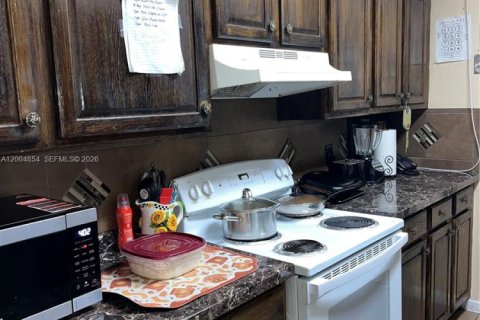 Villa ou maison à vendre à Miami Gardens, Floride: 3 chambres, 184.32 m2 № 2068984 - photo 5