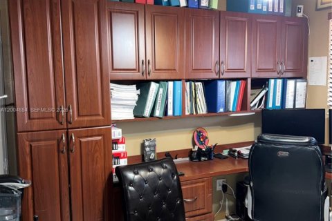 Villa ou maison à vendre à Miami Gardens, Floride: 3 chambres, 184.32 m2 № 2068984 - photo 6