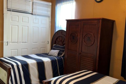 Villa ou maison à vendre à Miami Gardens, Floride: 3 chambres, 184.32 m2 № 2068984 - photo 2