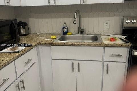 Propiedad comercial en venta en Hollywood, Florida, 165.92 m2 № 1934631 - foto 4