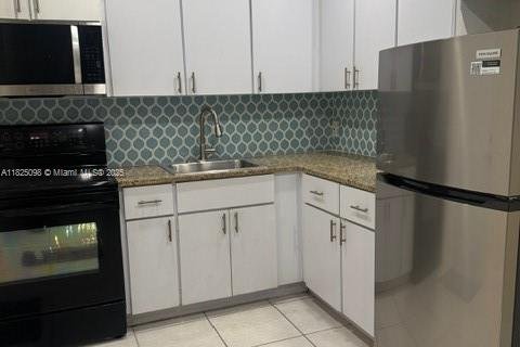 Propiedad comercial en venta en Hollywood, Florida, 165.92 m2 № 1934631 - foto 5