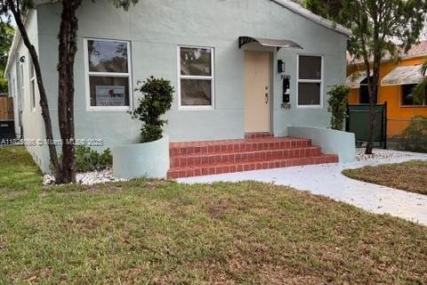 Propiedad comercial en venta en Hollywood, Florida, 165.92 m2 № 1934631 - foto 1