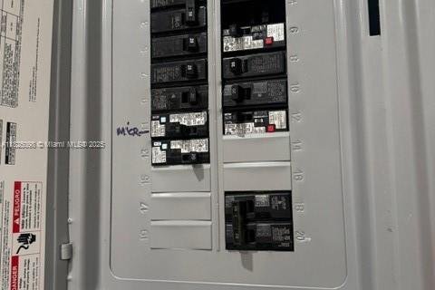 Propiedad comercial en venta en Hollywood, Florida, 165.92 m2 № 1934631 - foto 10