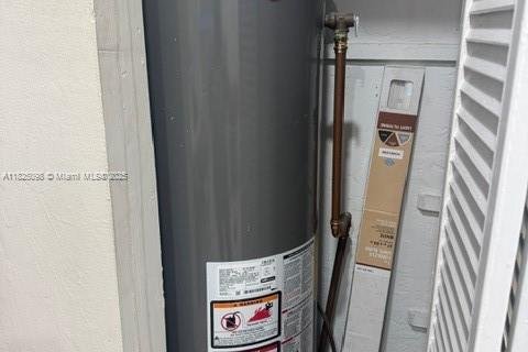 Propiedad comercial en venta en Hollywood, Florida, 165.92 m2 № 1934631 - foto 9