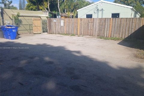 Propiedad comercial en venta en Hollywood, Florida, 165.92 m2 № 1934631 - foto 19