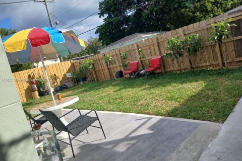 Propiedad comercial en venta en Hollywood, Florida, 165.92 m2 № 1934631 - foto 17