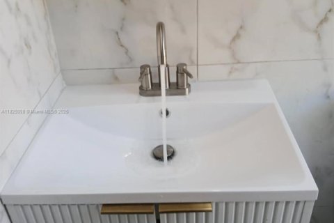 Propiedad comercial en venta en Hollywood, Florida, 165.92 m2 № 1934631 - foto 23