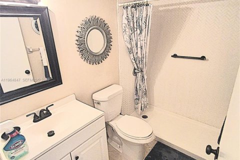 Copropriété à vendre à Palm Springs, Floride: 1 chambre, 61.32 m2 № 2026151 - photo 3