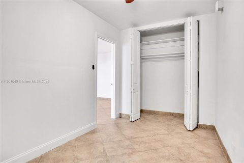 Condo in Miami Beach, Florida, 2 bedrooms № 1955481 - photo 25