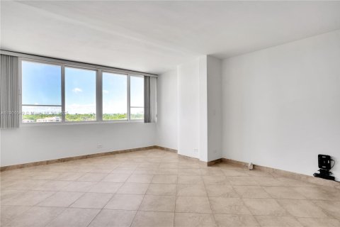 Condo in Miami Beach, Florida, 2 bedrooms № 1955481 - photo 8