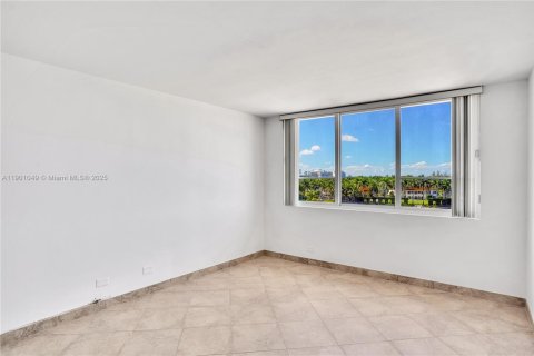 Condo in Miami Beach, Florida, 2 bedrooms № 1955481 - photo 16