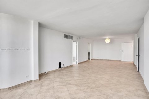 Condo in Miami Beach, Florida, 2 bedrooms № 1955481 - photo 11