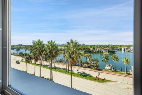 Condo in Miami Beach, Florida, 2 bedrooms № 1955481 - photo 27