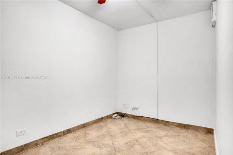 Condo in Miami Beach, Florida, 2 bedrooms № 1955481 - photo 23