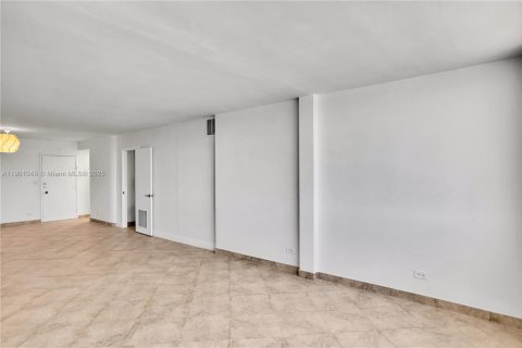 Condo in Miami Beach, Florida, 2 bedrooms № 1955481 - photo 9