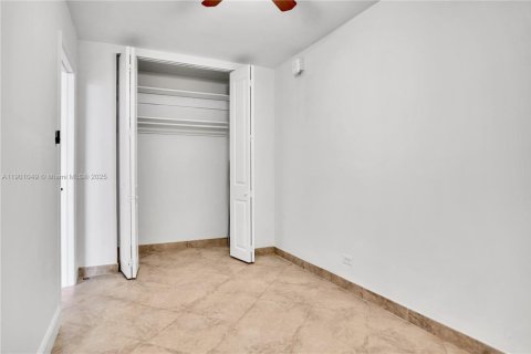 Condo in Miami Beach, Florida, 2 bedrooms № 1955481 - photo 24
