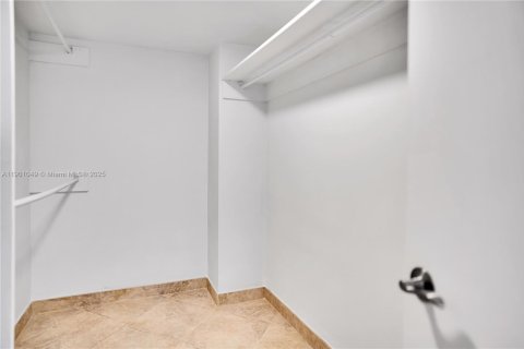 Condo in Miami Beach, Florida, 2 bedrooms № 1955481 - photo 20