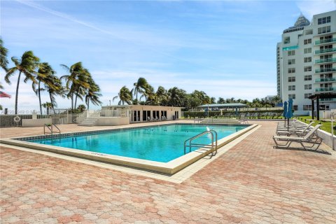 Condo in Miami Beach, Florida, 2 bedrooms № 1955481 - photo 30