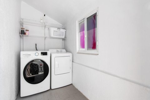 Commercial property in Hollywood, Florida 291.9 sq.m. № 1227604 - photo 1