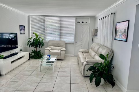 Copropriété à vendre à Miami Beach, Floride: 2 chambres, 102.19 m2 № 1988177 - photo 3