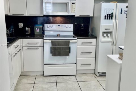 Copropriété à vendre à Miami Beach, Floride: 2 chambres, 102.19 m2 № 1988177 - photo 5