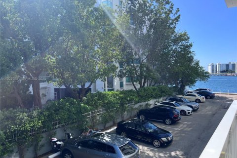 Copropriété à vendre à Miami Beach, Floride: 2 chambres, 102.19 m2 № 1988177 - photo 18