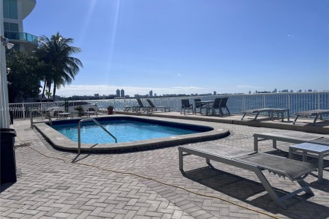 Copropriété à vendre à Miami Beach, Floride: 2 chambres, 102.19 m2 № 1988177 - photo 1