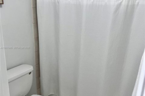 Copropriété à vendre à Miami Beach, Floride: 2 chambres, 102.19 m2 № 1988177 - photo 9