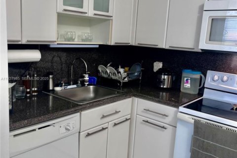 Copropriété à vendre à Miami Beach, Floride: 2 chambres, 102.19 m2 № 1988177 - photo 4