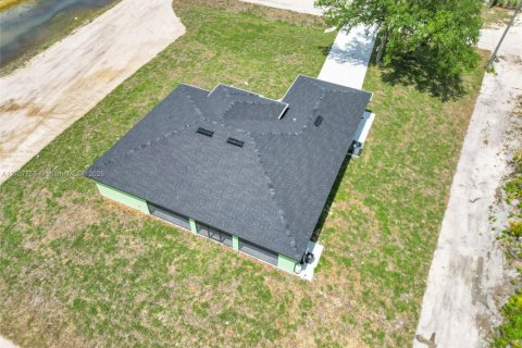 House in LaBelle, Florida 3 bedrooms, 152.08 sq.m. № 1460339 - photo 25