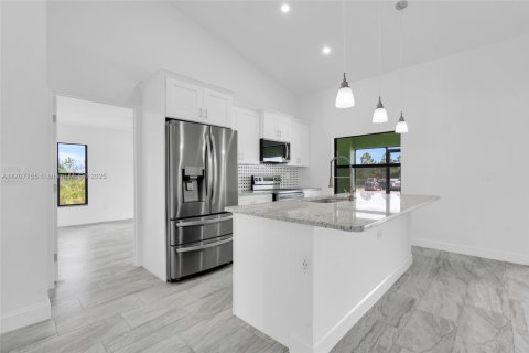 House in LaBelle, Florida 3 bedrooms, 152.08 sq.m. № 1460339 - photo 8