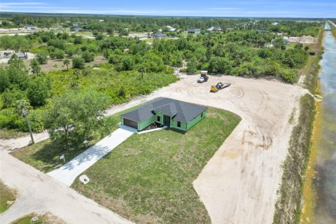 House in LaBelle, Florida 3 bedrooms, 152.08 sq.m. № 1460339 - photo 28