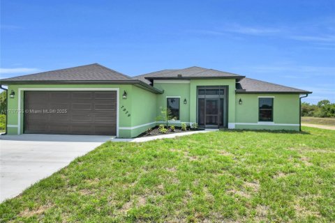House in LaBelle, Florida 3 bedrooms, 152.08 sq.m. № 1460339 - photo 2