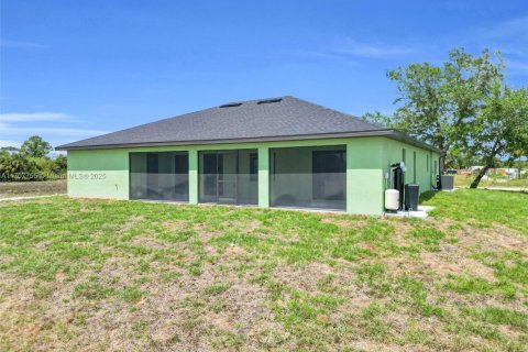 House in LaBelle, Florida 3 bedrooms, 152.08 sq.m. № 1460339 - photo 5