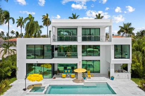 House in Fort Lauderdale, Florida 8 bedrooms, 598.85 sq.m. № 2281078