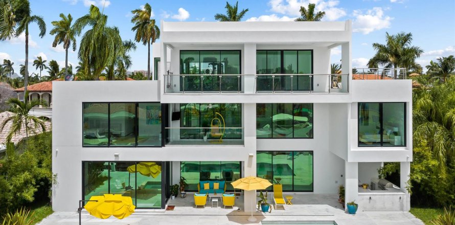 House in Fort Lauderdale, Florida 8 bedrooms, 598.85 sq.m. № 2281078